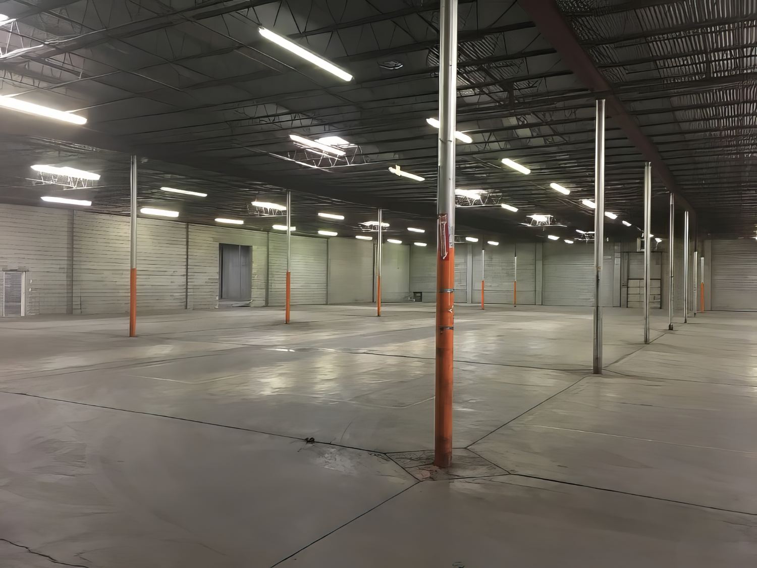 Clear-span warehouse, Irving Boulevard